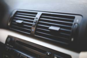 Attenzione con l'aria condizionata in auto: si rischiano multe fino a 444 euro