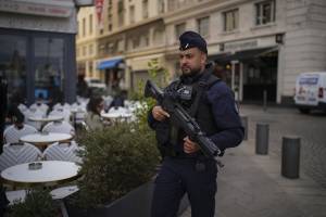 Arrestato cittadino russo in Francia: preparava esplosivi in un albergo