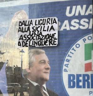 Vandalizzati manifesti di Forza Italia. Il partito: "Non ci faremo intimidire"