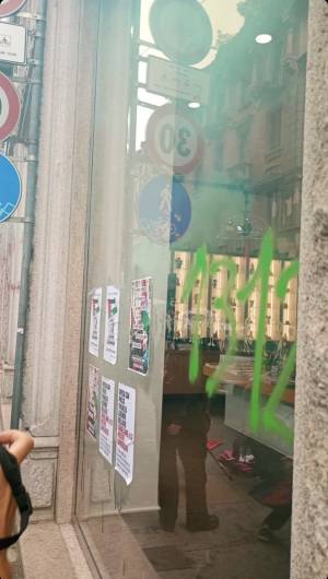 Torino sotto assedio dei manifestati: vandalizzato il centro e bloccata la stazione