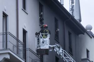 Incendio a Milano, tre morti in una palazzina per l'esplosione di un'auto