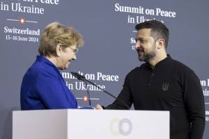 "Una possibilità alla diplomazia". Si apre il summit sull'Ucraina in Svizzera. Mosca: "Occidente non costruttivo"