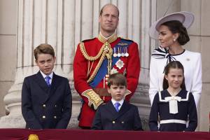 Gli sguardi, i sorrisi e le mani: cosa dice il linguaggio del corpo di William e Kate al ritorno in pubblico