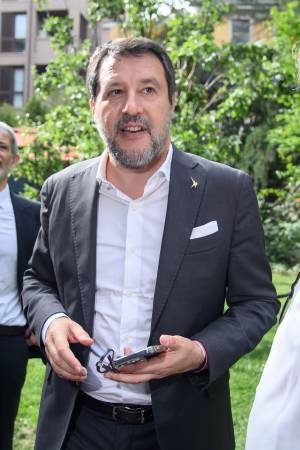 Salvini, annuncio da Vespa. "Malpensa dedicato al Cav"