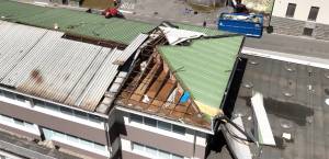 Devastazione e tetti scoperchiati, i danni in Val Seriana dopo il violento temporale