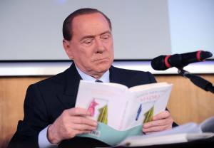 Mondadori lancia la casa editrice "Silvio Berlusconi". L'esordio con Blair