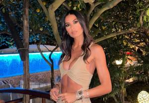 Elisabetta Gregoraci, lo sfogo in aeroporto: "Bloccata da ore, persone trattate come bestie"