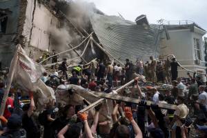 Raid di Mosca a Kiev: le immagini della distruzione