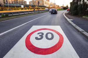 "Milano zona 30? Aumentano le emissioni". Lo studio del Mit che stronca i "green"