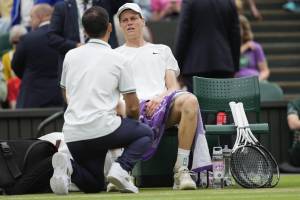 "Mi gira tutto". Malore per Sinner a Wimbledon: ecco cosa è successo