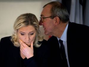 Anche i pm contro Le Pen: "Finanziamenti illeciti". Lascia lo stratega del Rn