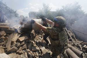 Bombe sull'Ucraina. Tra i 5 morti c'è un bimbo. I russi conquistano villaggio in Donetsk. "Fosse comuni"