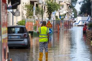 Perforata tubatura a Milano: residenti senza acqua e corrente 