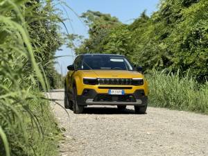 Jeep Avenger 1.2 Summit: guarda la gallery del B SUV a benzina