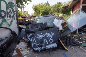 Sala sgombera il campo e premia i rom: "Schiaffo alla legalità"