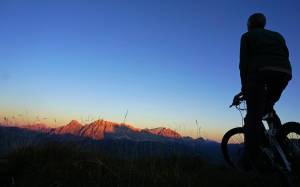 La montagna d’estate e il boom delle ebike