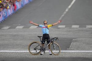 Olimpiadi, Evenepoel nella leggenda: doppietta d’oro cronometro-corsa in linea