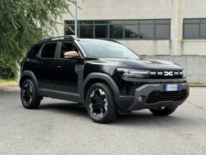 Dacia Duster 2024: guarda la gallery del SUV 4x4 mild-hybrid