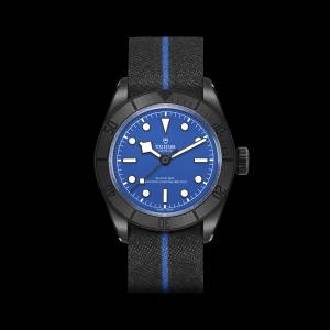 Tudor, il Black Bay Ceramic in blu per la Formula 1