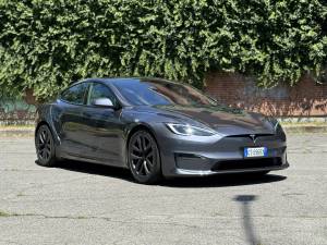 Tesla Model S Plaid: guarda la gallery della super berlina elettrica