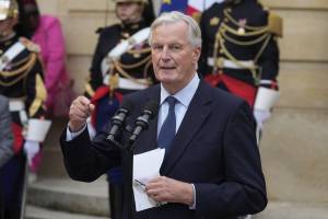 Francia, Michel Barnier nominato premier. Furia della sinistra: "Elezioni rubate, chiederemo la sfiducia"