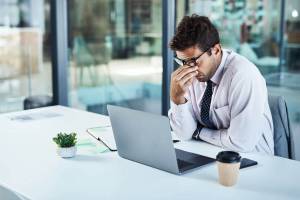 Salute mentale, aumenta il rischio burnout: sintomi e prevenzione