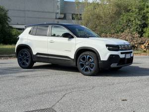 Jeep Avenger mild-hybrid: guarda la gallery del nuovo B-SUV ibrido