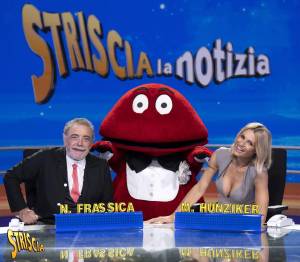 Striscia diventa "la voce della complottenza". Ricci: "Seguo Amadeus, ma la sfida è con La7"