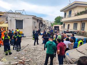 Fuga di gas, crolla la casa. Morti due bimbi e la madre