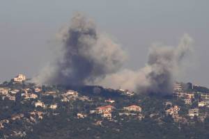 Nuovi raid israeliani sul Libano. Hezbollah rivendica gli attacchi contro città e basi militari. Libanesi in fuga verso la Siria