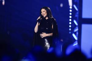 "La mia tournée più bella e una nuova maturità. Ho bocciato tanti rapper". Intervista a Laura Pausini