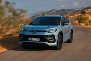 Nuova Volkswagen Tayron, SUV da 7 posti con motori benzina, diesel e ibridi