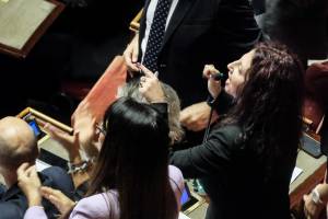 Maternità surrogata reato universale, scintille in aula al Senato