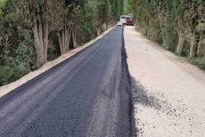 Così vogliono asfaltare le strade bianche del grande ciclismo. E scoppia la bufera