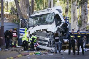 Tel Aviv, un tir sulla folla. Orrore nel giorno del lutto