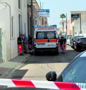 Studente uccide la madre con un'accetta, fermato dopo la fuga