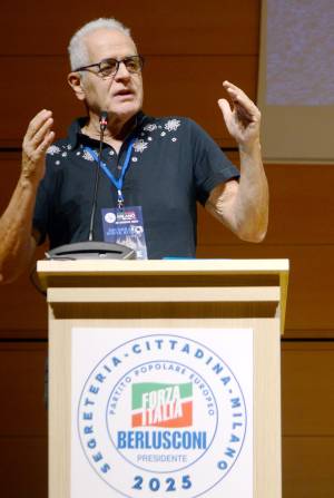 Formigoni: "Ecco il nostro movimento che starà nel centrodestra"