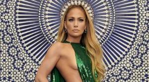 Jennifer Lopez, a 49 anni super sexy per “InStyle”