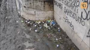 Castel Sant'Angelo, la pista ciclabile è off limits tra fango e accampamenti