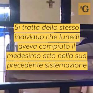 Detenuto magrebino appicca un altro incendio in cella: 3 agenti intossicati in ospedale