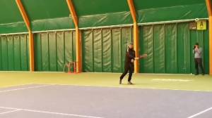 Fiorello gioca a tennis con Sinner