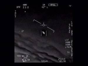 Ufo, il Pentagono divulga tre video su presunti oggetti volanti non identificati