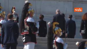 La cerimonia all'Altare della Patria tra mascherine e distanze di sicurezza 