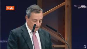 Draghi: politica economica non aggiunga incertezza 