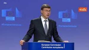 Dombrovskis: "Economia Ue crescerà nel 2022 e 23 ma in modo limitato rispetto ad aspettative"