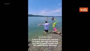 Il presidente della Lombardia Fontana si tuffa nel lago di Varese che è tornato balneabile