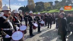 Flash mob della Royal Navy per le strade di Roma