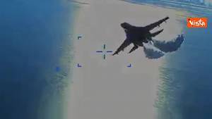 Caccia russo colpisce drone Usa: il video dello scontro sul Mar Nero