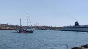 L'ong a Lampedusa prima di caricare i migranti al largo