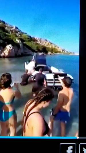 Sardegna, le immagini della rissa in spiaggia